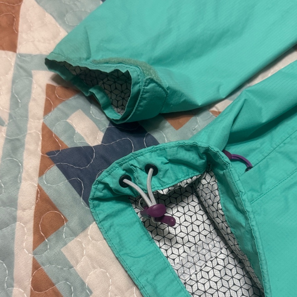 Mountain Hardwear Teal/ Aqua Hooded Rain Jacket with Purple Accents - Picture 5 of 5